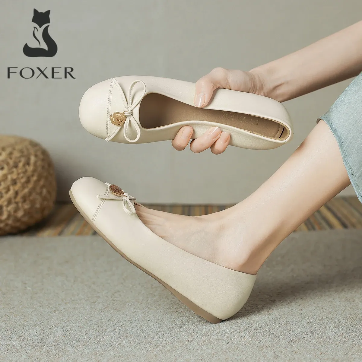 حذاء FOXER نسائي مسطح برأس دائري ونعل مرن